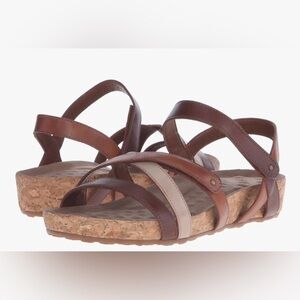 Walking Cradles Women’s Pool Flat Sandal Leather , size 10Wide